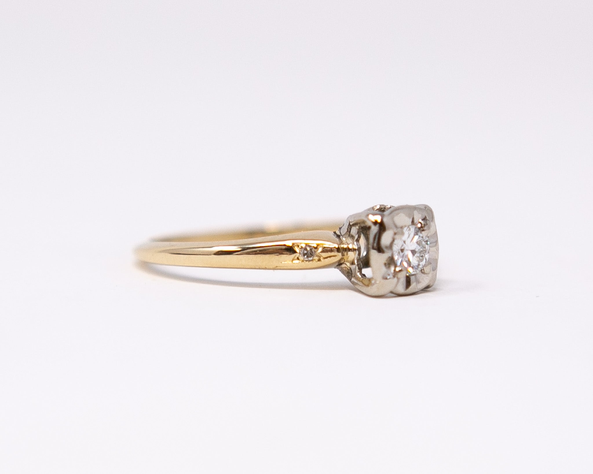 10 reasons to choose an antique engagement ring.
