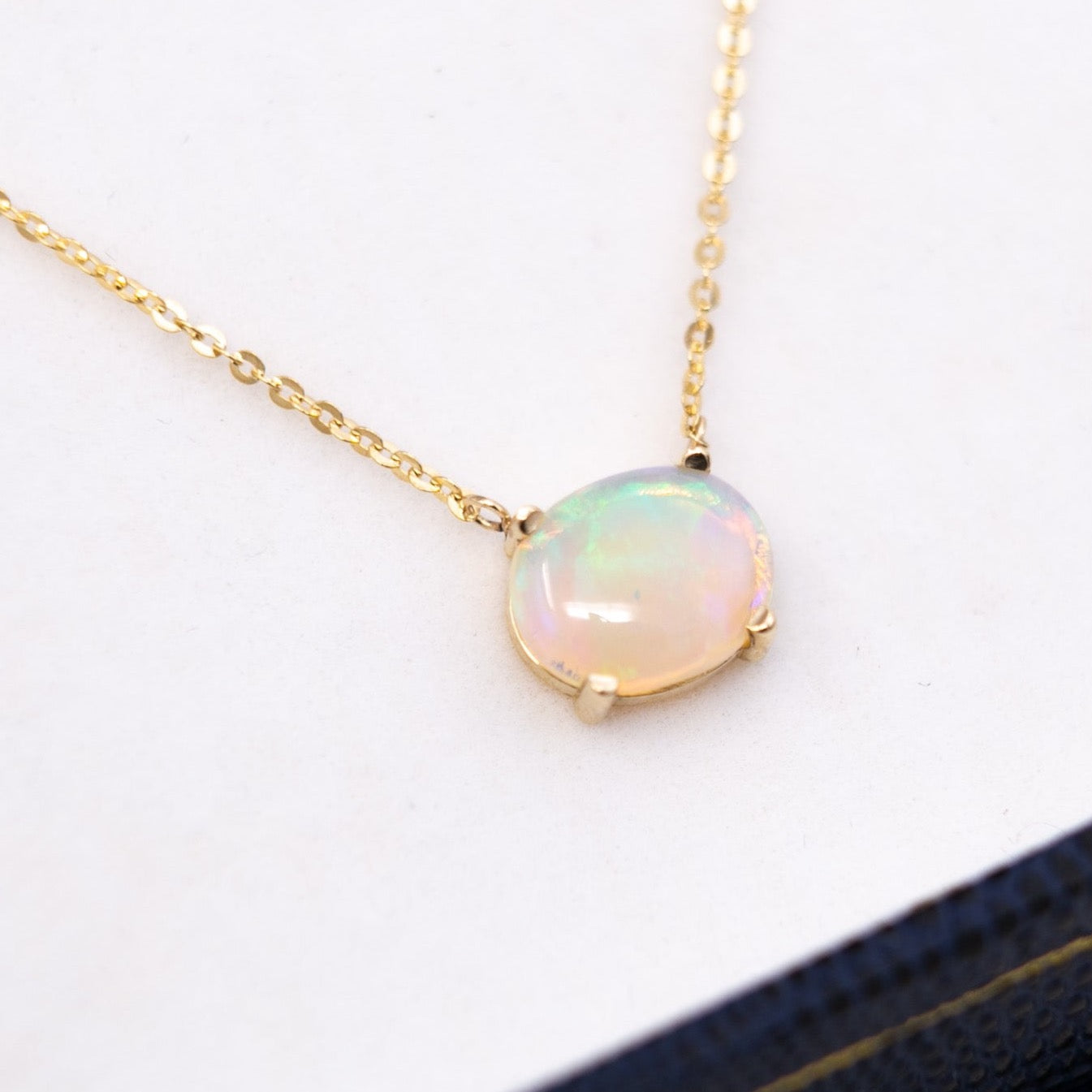 Yellow Gold Opal Necklace 1.95ct